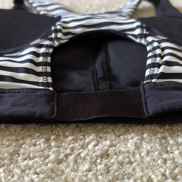 Lululemon sports bra - Picture 7 of 8